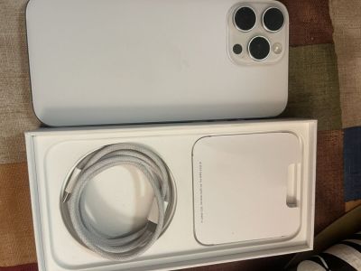 Iphone 16 pro max segunda mano como nuevo - 2