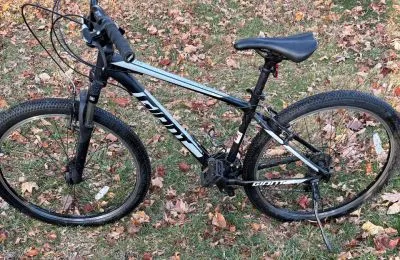 Bicicleta de montaña giant atx negra talla small 27.5” – segunda mano