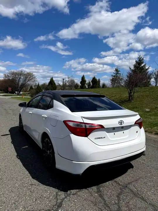 2015 toyota corolla s plus manual – 162,000km - 3