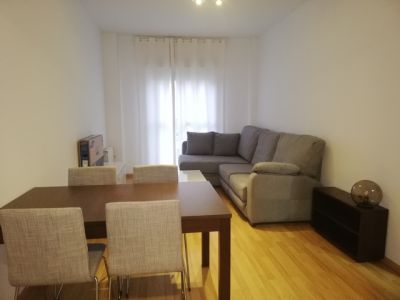 Se alquila piso en centro calle rico