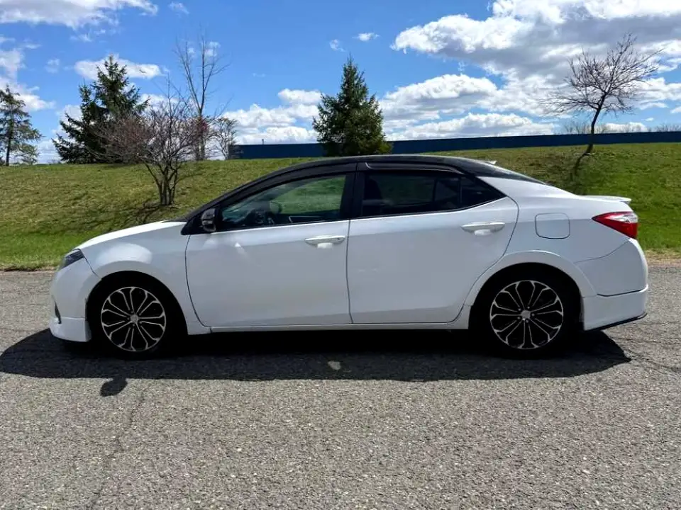 2015 toyota corolla s plus manual – 162,000km - 5