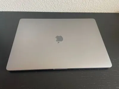 Macbook pro de 16" (2019), 16 gb de ram, 1 tb de ssd, intel core i7 de 2,6 ghz, 