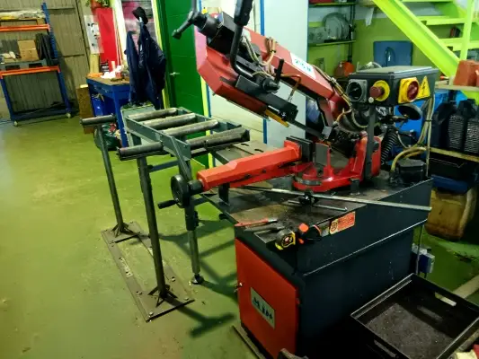 Sierra de cinta mjm215m equipada con rodillos optimum msr 4 350mm. x 1.000mm.