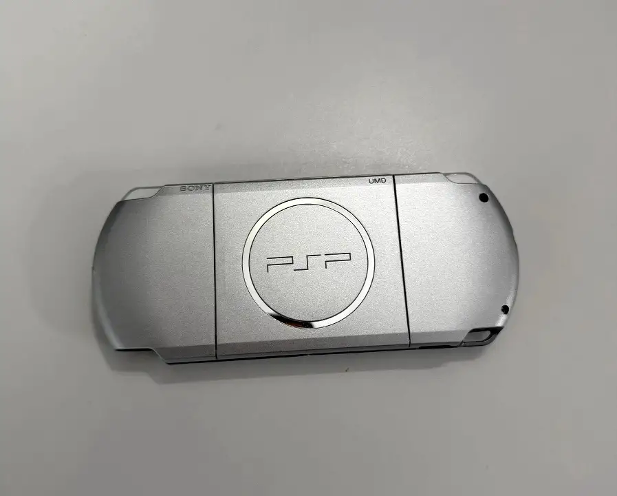 Sony psp 3000 plateada con wifi de segunda mano - 3