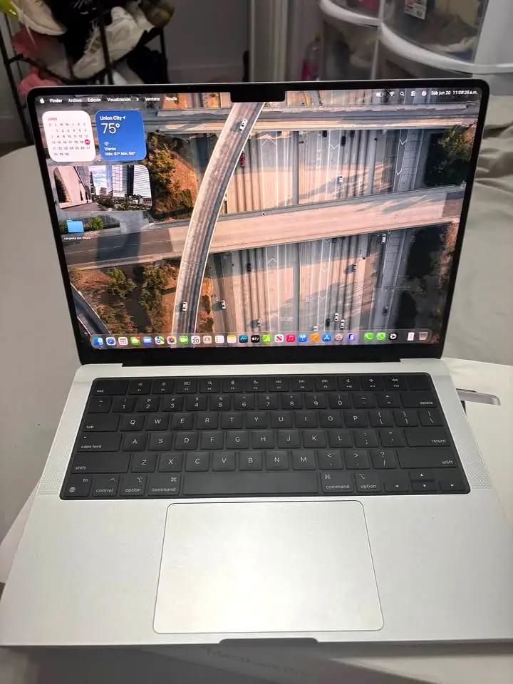 Macbook pro m4 prácticamente nuevo - 3