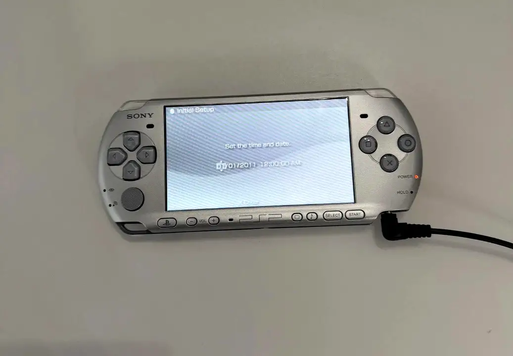 Sony psp 3000 plateada con wifi de segunda mano - 2
