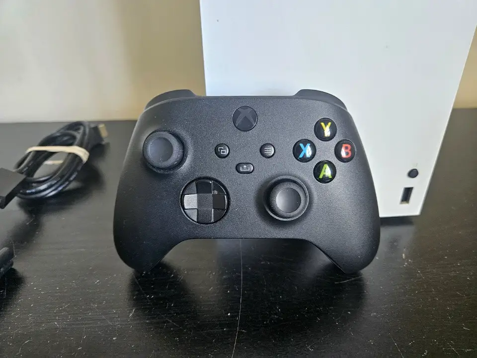 Xbox series x 1tb blanca con mando y accesorios de segunda mano - 4