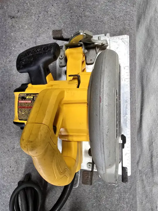 Sierra circular dewalt dwe575 1900w con disco de 184 mm - 2