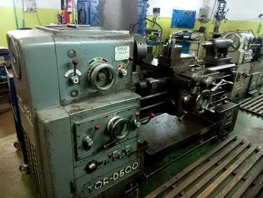 Torno tor d-500 con su equipación