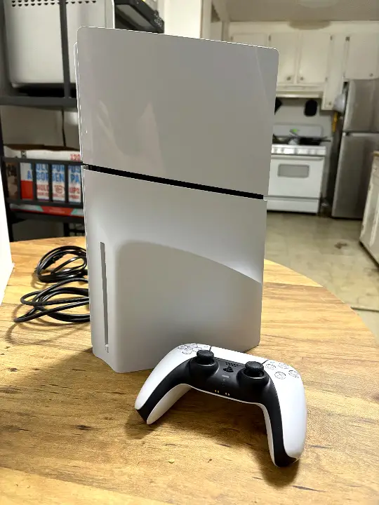 Playstation 5 slim disc edition 1tb con mando y accesorios - 4