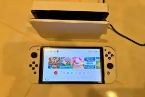 Nintendo switch oled con accesorios y funda