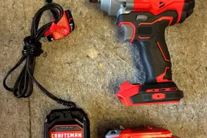 Llave de impacto inalámbrica craftsman cmcf921 v20 brushless 20v