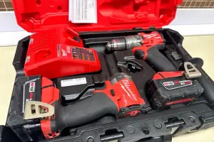Milwaukee taladro y atornillador de impacto