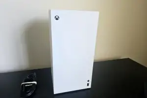 Xbox series x 1tb blanca con mando y accesorios de segunda mano